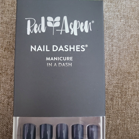 RED ASPEN NAILS - Picture 1 of 2